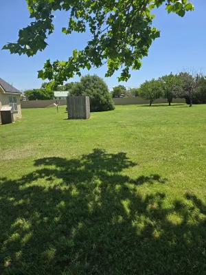 Welcoming 2-bedroom house with HVAC in  Clarendon with large lot and court yard Hotels in Clarendon