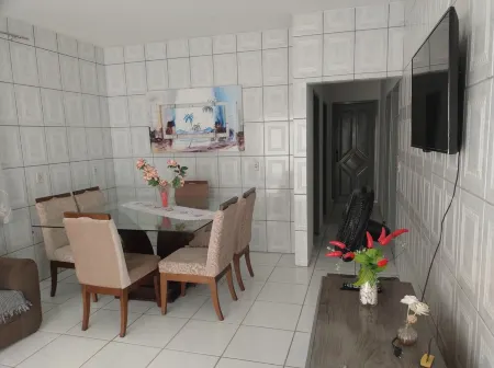 Beach holiday home, São Francisco do Sul SC, Ubatuba/Enseada, accepts 1 pet. Отели в г. Сан-Франсиску-ду-Сул