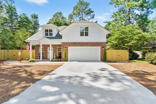 Poker Table | Ideal Location | Golf Groups & Kids Hotels in Pinehurst