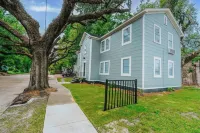 Cozy 1-bedroom apartment in lovely Mobile with WiFi, AC - Condos