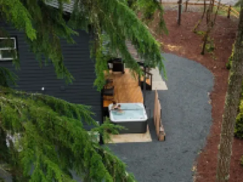 Spring Special!5 mi to Park-EV2-Private Hot Tub-King Bed-Well Equipped Kitchen