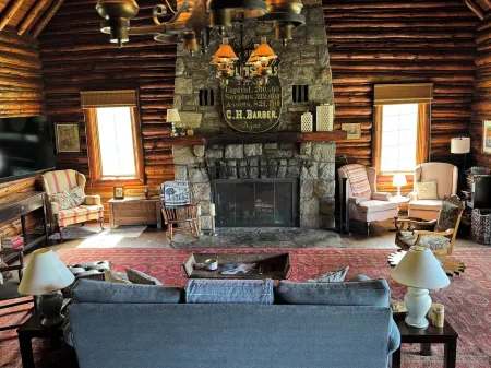 Peaceful 5-Bedroom Lodge in the Adirondack Mountains