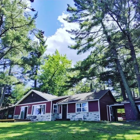 Calling Outdoor Adventurers! Resting on Grace Lake House with Home Theater!