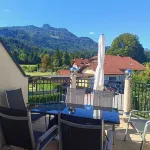State-of-the-art new, large apartment, up to 6 people, family-friendly, free beach!