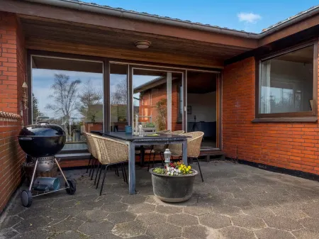 "Natalija" - 700m from the sea Отели в г. Albaek