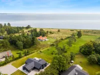 "Jahn" - 250m to the Fjord Hotels in Hojslev