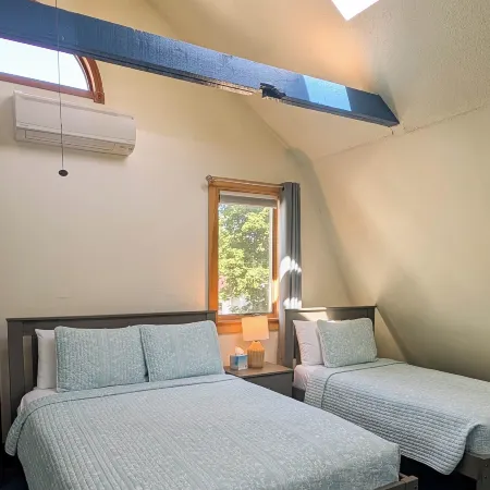 3 Bedroom 2 Bath Carriage House (Pet Friendly)