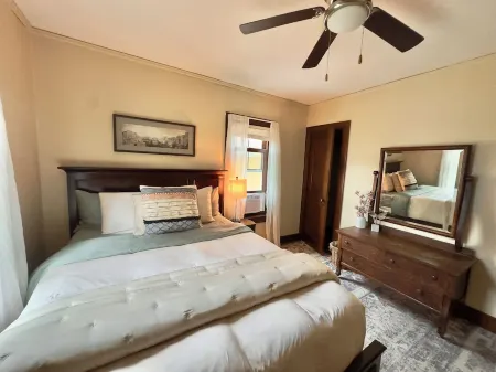 Cate's Place:  Charming home just minutes from Ice Age Trail & Neshotah Beach