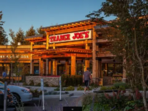 Spacious, family friendly, great for hosting w/ large island, quite & peaceful! Hotels in Sammamish