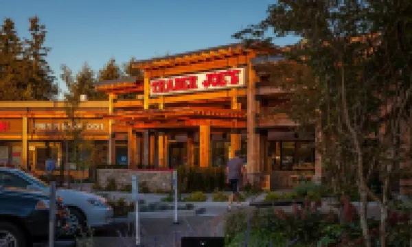 Spacious, family friendly, great for hosting w/ large island, quite & peaceful!