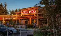 Spacious, family friendly, great for hosting w/ large island, quite & peaceful! Hotels near Lake Sammamish