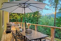 Lux Cabin- Hot Tub, Mtn Views, Mins to Clayton