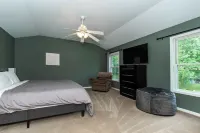 Modern large home near Cleveland Hotels in Seven Hills