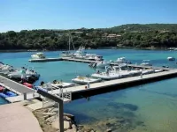 Grande Villa Tizzano 200 M DE LA Plage 18 Pers فنادق في Sartene