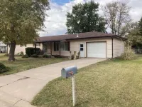 Cozy 3-bedroom 2 bathroom house فنادق في رسل