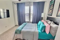 Luxury 1 bedroom Apartment with pool Hotels near Grand Park