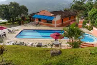 Escape to Nature in Copacabana's Hidden Gem Hôtels à : La Vaca