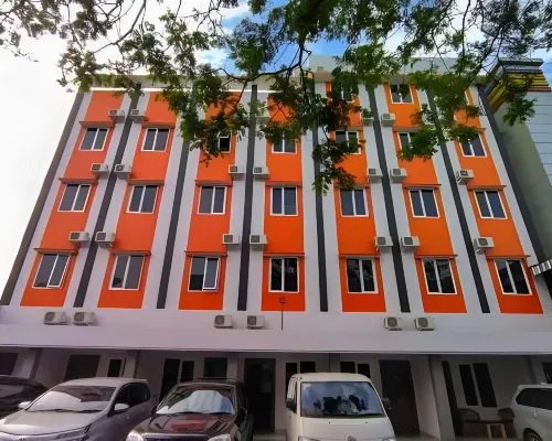 Hotel Bintang Redannte Hotels near Rumah Makan Cibiuk