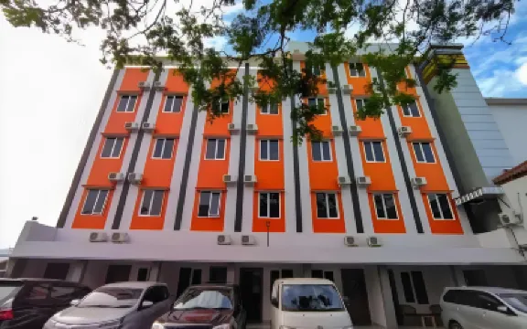 Hotel Bintang Redannte Hotels near mama