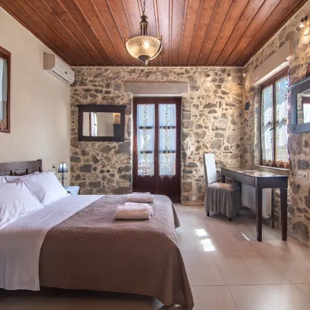 Villa in Chania with Pool & Mountain Views