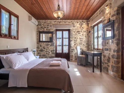 Villa in Chania with Pool & Mountain Views - Pools