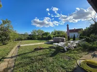 Vila Nera Banstol Cottage Hotels in Čortanovci