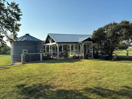 High Point 1912 Charming Farmhouse in Red Rock on Six Acres with 2 Zone AC, WiFi