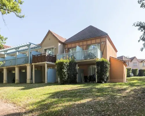 Apartment in Monflanquin by Scenic Lake モンフランカンのホテル