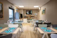 Comfort Aparthotel Besançon Hauts du Chazal - breakfast