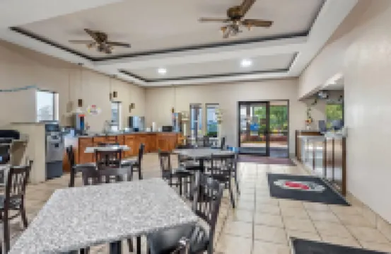 Super 8 by Wyndham Terre Haute テレ・ホートのホテル