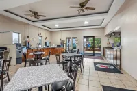 Super 8 by Wyndham Terre Haute