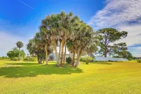 Saltwater Pool | Coastal Family Retreat -  Privatzimmer