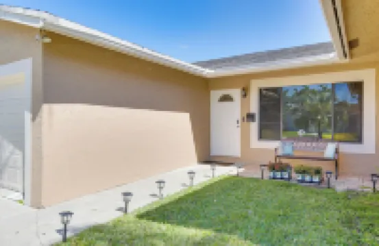 Pet-Friendly Sunrise Escape w/ Patio, Near Beaches