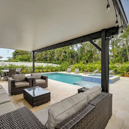 Naples Home w/ Patio < 1 Mi to Beaches!