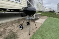 Caravan - Sleeps 10 - Pet Friendly - Parking