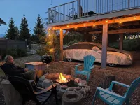 Nice 2-bedroom walk-in lower suite in Salmon Arm. Private parking and yard. Hotels in Salmon Arm