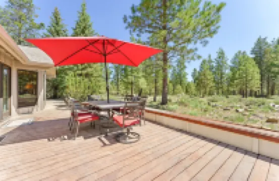 10 Tan Oak Home Features Private Hot Tub and BBQ on the Deck by RedAwning
