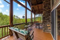 Luxury Condo w/ Mountain View, Full Kitchen, W&D, Garage and No Steps to get in!