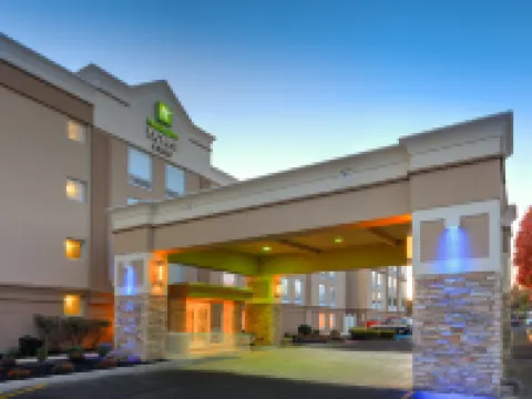 Holiday Inn Express & Suites WEST LONG BRANCH - EATONTOWN by IHG Hotels in Monmouth County
