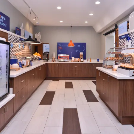 Holiday Inn Express & Suites ELGIN by IHG