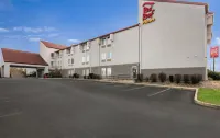 Red Roof Plus+ Boston - Logan Hotels in Saugus