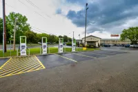 Red Roof Inn & Suites Herkimer - Motels