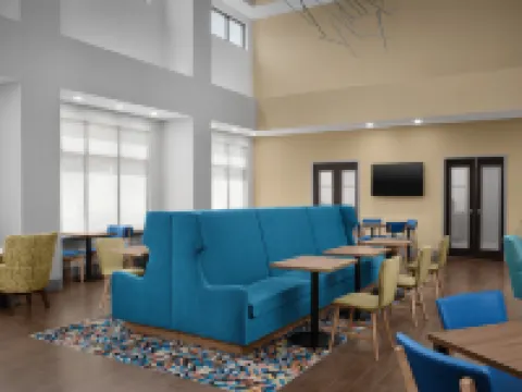 ハンプトン  イン & スイーツ トゥペロ / バーンズ クロッシング トゥーペロのホテル