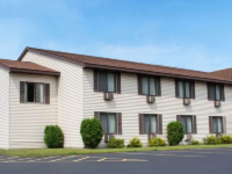 Magnuson Hotel Country Inn Hotels in Ishpeming