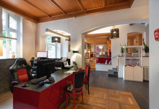 호텔 크레프스 인터라켄의 넓고 아늑한 객실 내부