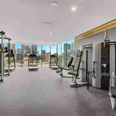 A 3BR Apt Next to Melbourne Central, FREE Parking Fitness & Recreational Facilities