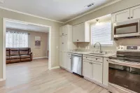 Charming Bluffton Vacation Home w/ Yard! - parking
