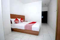 Super OYO 1678 Jati Exclusive Homestay Hotels in Ratu Samban