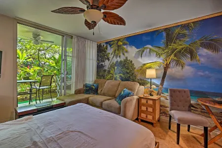 Kailua Studio w/ Pool Access & Garden Views! Отели рядом с достопримечательностью «Hulihe'e Palace»