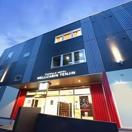 WELLCABIN TENJIN Отели рядом с достопримечательностью «Железнодорожная станция Хакодзаки»